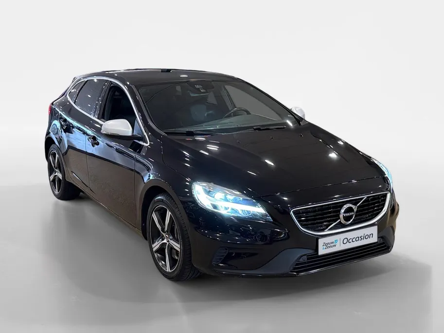 Volvo V40 1.5 T3 Polar+ Sport *Panorama*Aut.*Navi+Camera*Harman/Kardon*Stoel Verw.*Sportieve Auto!