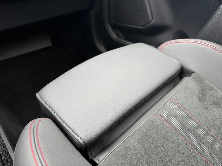 Ford Kuga 2.5 PHEV ST-Line X | Garantie tot 03-12-2027 | AGR-Voorstoelen | Winterpakket | Matrix LED Koplampen | Adapt. Cruise Control | BLISS | 360 Graden Camera | Elektrisch verstelbare Voorstoelen | HUD