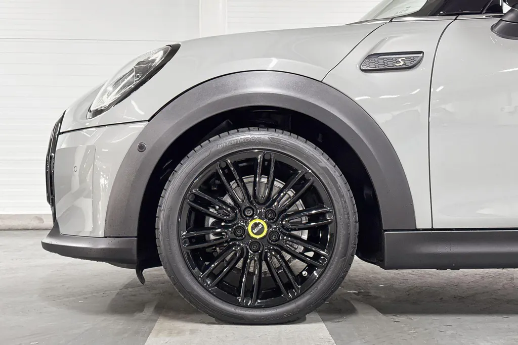 MINI Cooper 3-deurs Electric MINI Yours