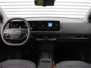 Kia EV2 Plus 42.2 kWh | Dodehoek detectie | Clima | 18'' LM Velgen | Stuur-/stoelverwarming | All seasons | Camera | Keyless | Telefoonlader | Navi |