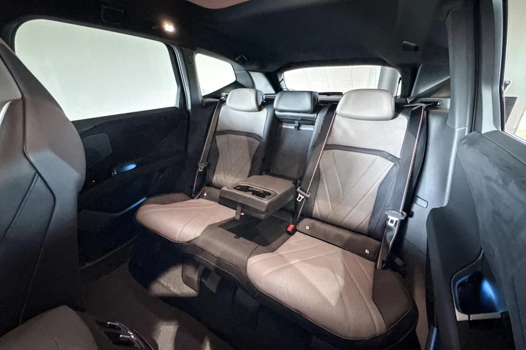 BMW iX3 50 xDrive 113 kWh