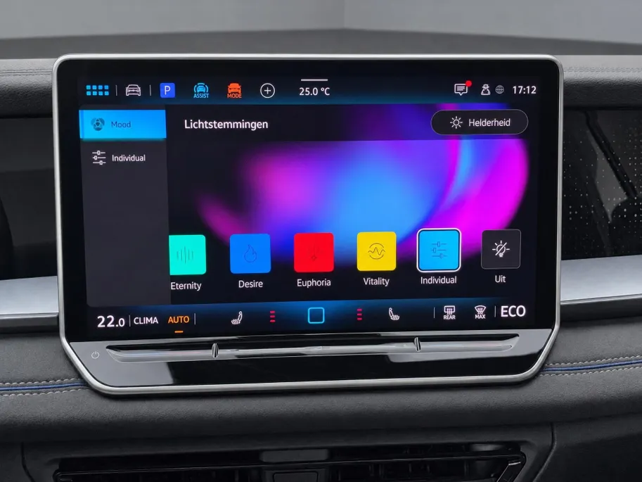 Volkswagen Tayron 1.5 eHybrid 272pk DSG R-Line Edition · Panoramadak · Inklap. Trekhaak · 360 Camera · Matrix LED · Dodehoeksensor · Stuur- & Stoelverwarming · Garantie t/m 16-02-2030 of 100.000km