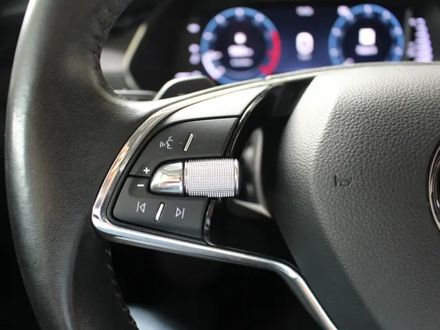 Škoda Octavia Combi 1.0 e-TSI Business Edition Navigatie | Parkeersensoren achter | Led verlichting | El. achterklep