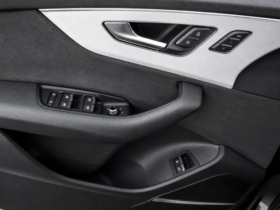 Audi Q7 60 TFSIe 462pk S-tronic Quattro Pro Line S Comp. · 360 Camera · Leder Valcona · Inklap. Trekhaak · B&O Sound · Keyless · Elek. Stoelen + Geheugen Bestuurder ·