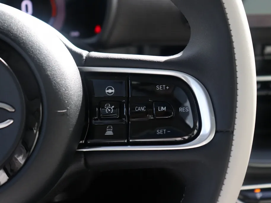 Fiat 500e 3+1 La Prima 42 kWh | Pano | Winter | JBL | 17'