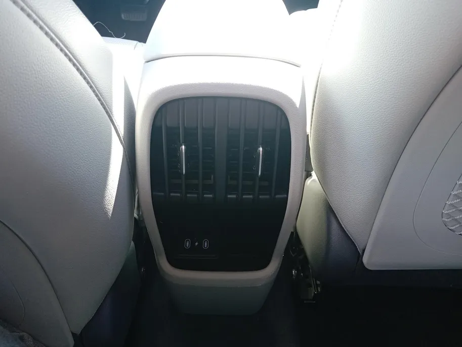 Hyundai Kona Premium Sky | ! Als nieuw! | Vol Opties | NU Incl. 12 maanden garantie, APK, Onderhoudsbeurt etc. Premiumpakket gratis! |