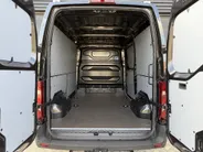 Renault Master E-Tech T35 L2H2 Advance Long Range 87 kWh Automaat | DEMO | Trekhaak | RVS Side & Backbar | Laadruimte Betimmering | Navi | Camera | Apple CarPlay/Android Auto | Full LED | Climate Control | Parkeersensoren |