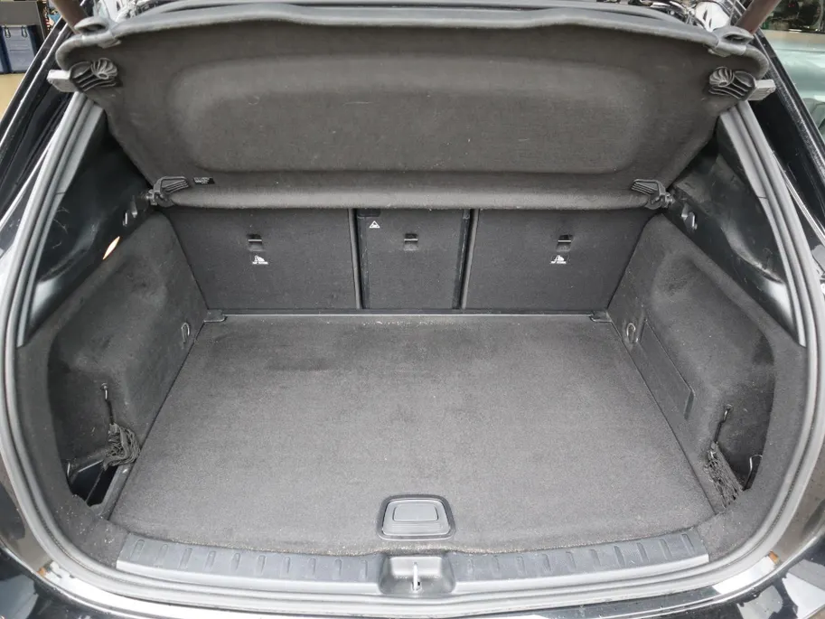 Mercedes-Benz GLA 200 Business Solution AMG l Trekhaak l Stoelverwarming l Memory