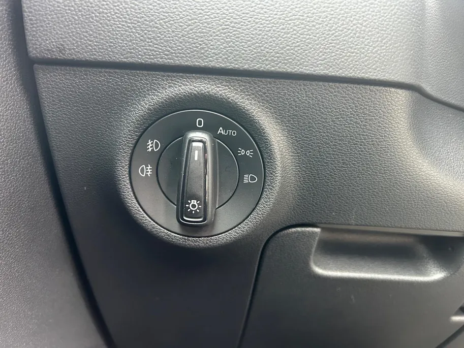 Škoda Karoq 1.5 TSI ACT Ambition Business |Cruise control adaptief| Elektrisch glazen panorama-dak| lichtmetalen velgen 18| Extra getint glas| 12 Maanden Bovag Garantie|