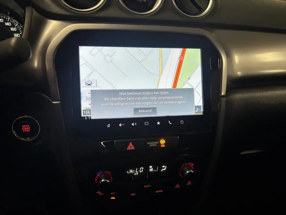 Suzuki Vitara 1.5 Hybrid Select AUTOMAAT NAVI AIRCO ADAPTIEVE CRUISE CONTROLE STOELVERWARMING  LM VELGEN APPLE CARPLAY ANDROID AUTO ZEER MOOIE AUTO