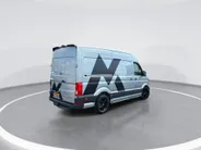 Volkswagen Bedrijfswagens Crafter Bedrijfswagens 35 Trendline 2.0 TDI 140pk L3H3 · 18' LM velgen · Trekhaak · Sidebars · Achterdeurspoiler · Voorspoiler · Camera · Apple/Android Car Play · Navigatie