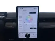 Ford Mustang Mach-E Extended Premium RWD 88 kWh | Uit Voorraad Leverbaar | Prijs Inclusief 2000 Euro Ford Voordeel | 600km WLTP Rijbereik | 19' Lichtmetalen Velgen | Elektrisch Bedienbare Achterklep met Sensor Besturing