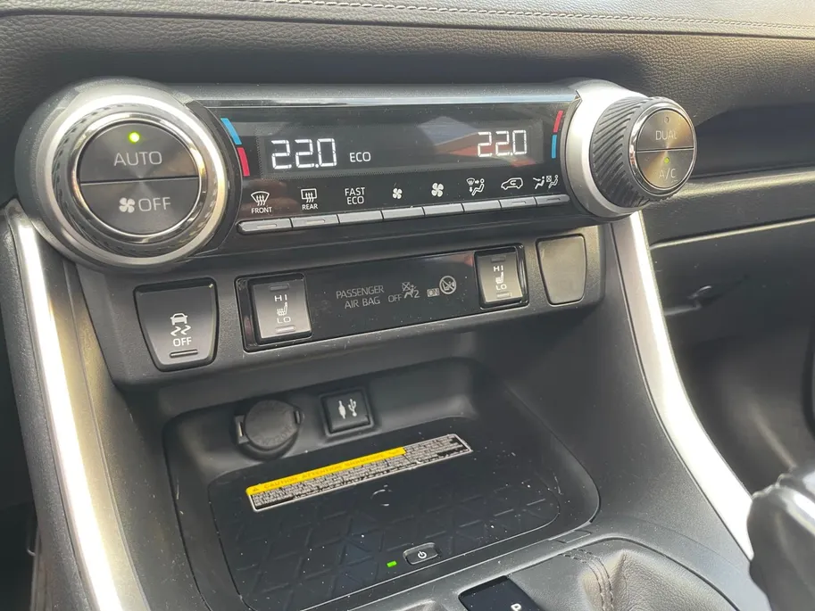 Toyota RAV4 2.5 Hybrid AWD Executive |1650 kg Trekgewicht |Trekhaak| Leer| Navigatie| Schuif-kanteldak | Verwarmbare stoelen| Adaptieve Cruise Controle| All season banden|