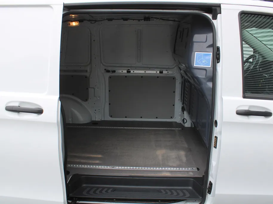 Mercedes-Benz Vito 119 CDI | Trekhaak | Camera | PDC  | 19' LM | Clima | Dodehoekdetectie | Comfortstoelen | LED | Automaat | Zeer nette bus |