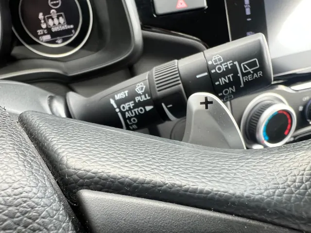 Honda Jazz 1.3 i-VTEC Comfort 102pk AUTOMAAT | TREKHAAK | NAVIGATIE | PARKEERSENSOREN V+A | STOELVERWARMING | 17' LM VELGEN |