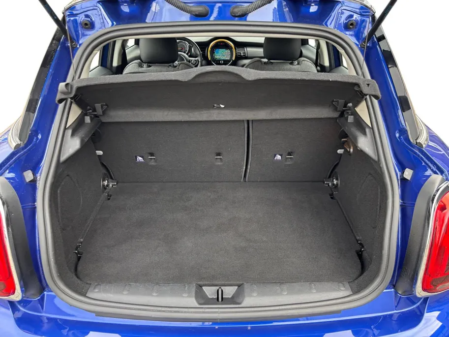 MINI 5-Deurs 1.5 Cooper | 17' VELGEN | SPORTSTOELEN | LED | 12 MAANDEN GARANTIE |
