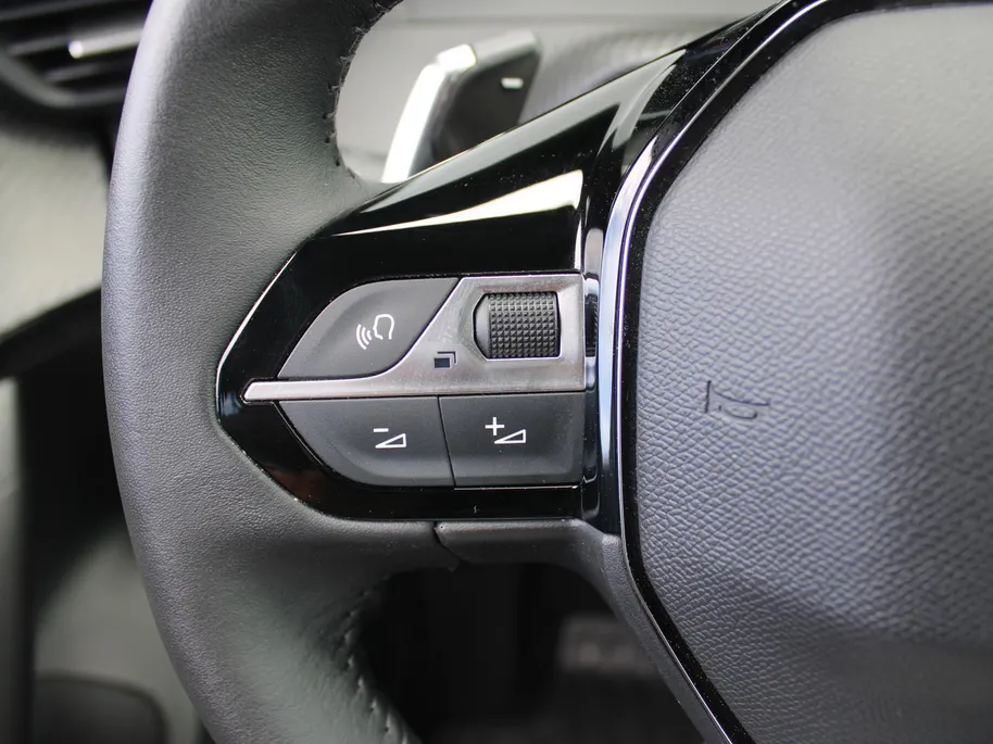 Peugeot 2008 1.2 PureTech 130 Allure | Automaat | Camera | Clima | Cruise | Navi | 17' LM | LED | Apple Carplay/Android Auto |