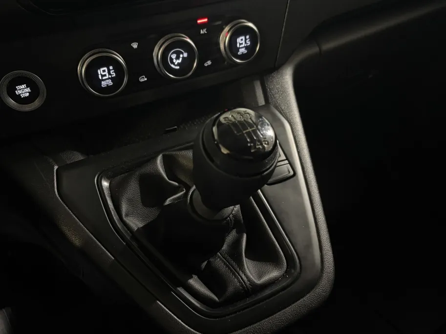 Renault Kangoo 95PK Blue dCi Advance L1 | BPM VRIJ | Apple CarPlay/Android Auto | Stoelverwarming | Armsteun | Climate Control | Digital Cockpit | Cruise Control | Licht & Regen Sensor | Keyless Entry |