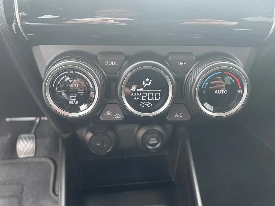 Suzuki Swift 1.2 Style Smart Hybrid | Navigatie| Climate Control| Stoel verwarming| Camera| Parkeersensoren| Multimedia systeem| Keyless start | Dealer onderhouden