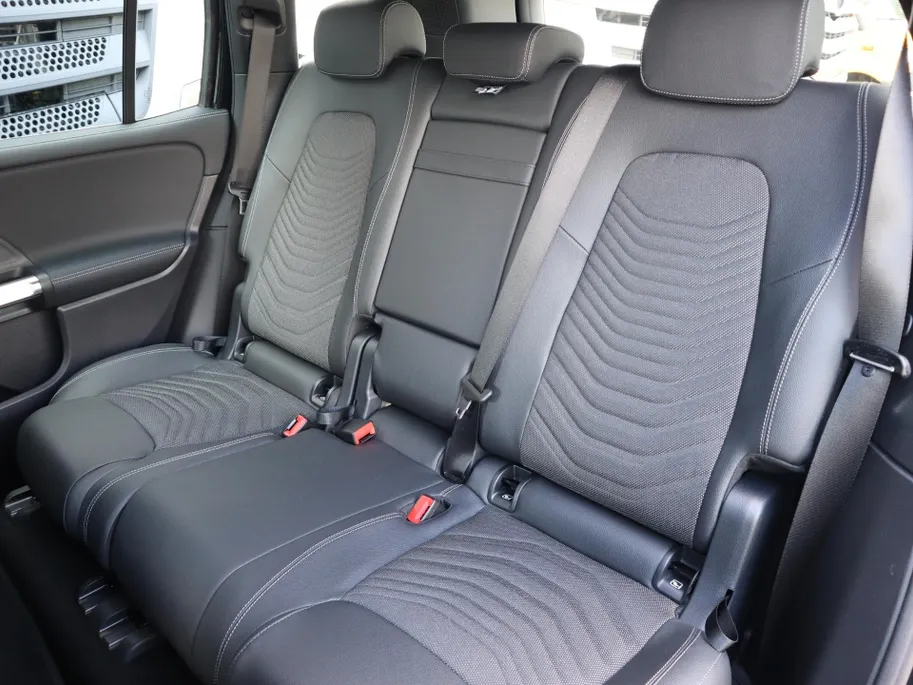 Mercedes-Benz EQB 250+ Business Solution 71 kWh Voorraadactie Voordeel € 6.000,- !!