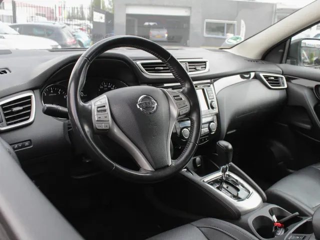 Nissan QASHQAI 1.2 Tekna Automaat | Leder | Panodak | Trekhaak
