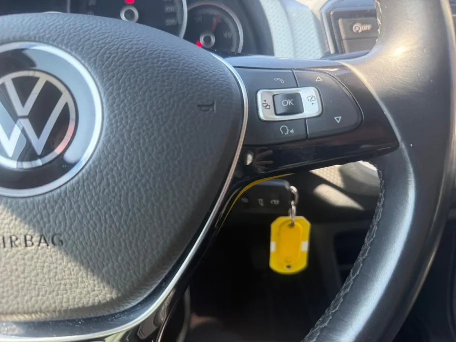 Volkswagen up! 1.0 | Camera | Parkeersensoren | Climate Control | Cruise Control | DAB | Stuurbediening | Bluetooth | Goed Onderhouden