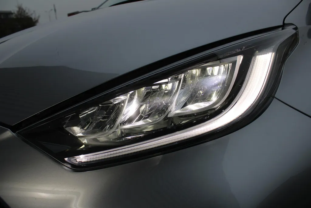 Mazda 2 Hybrid 1.5 Agile | Airco | Cruise | Stoelverwarming | 15' LM | Comfort & Safety pakket |
