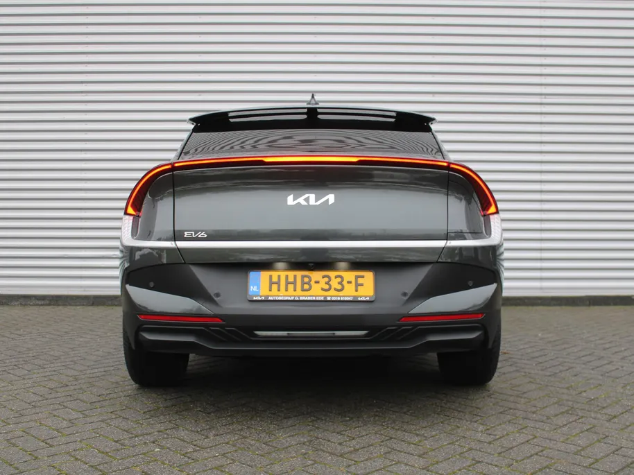 Kia EV6 Light Edition 63 kWh | Stuur-/stoelverwarming | Camera | 19' LM | LED | Adap. Cruise | Clima | Draadloze telefoonlader | 17% bijtelling |