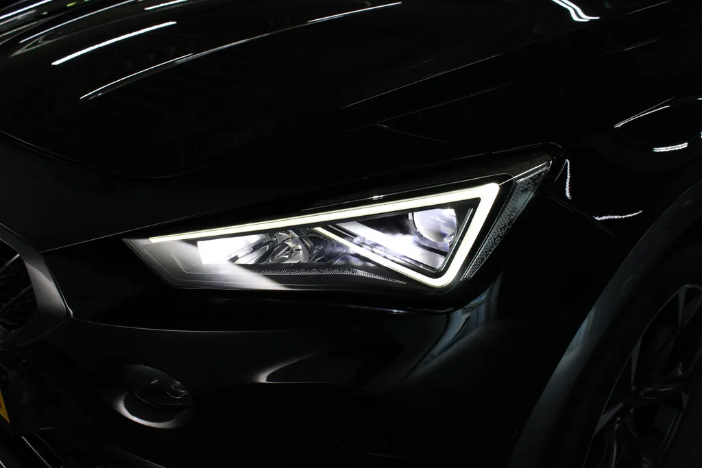 CUPRA Formentor 1.4 e-Hybrid Business / Stoel + Stuur verw. / 19'' LMV / Keyless / Camera /