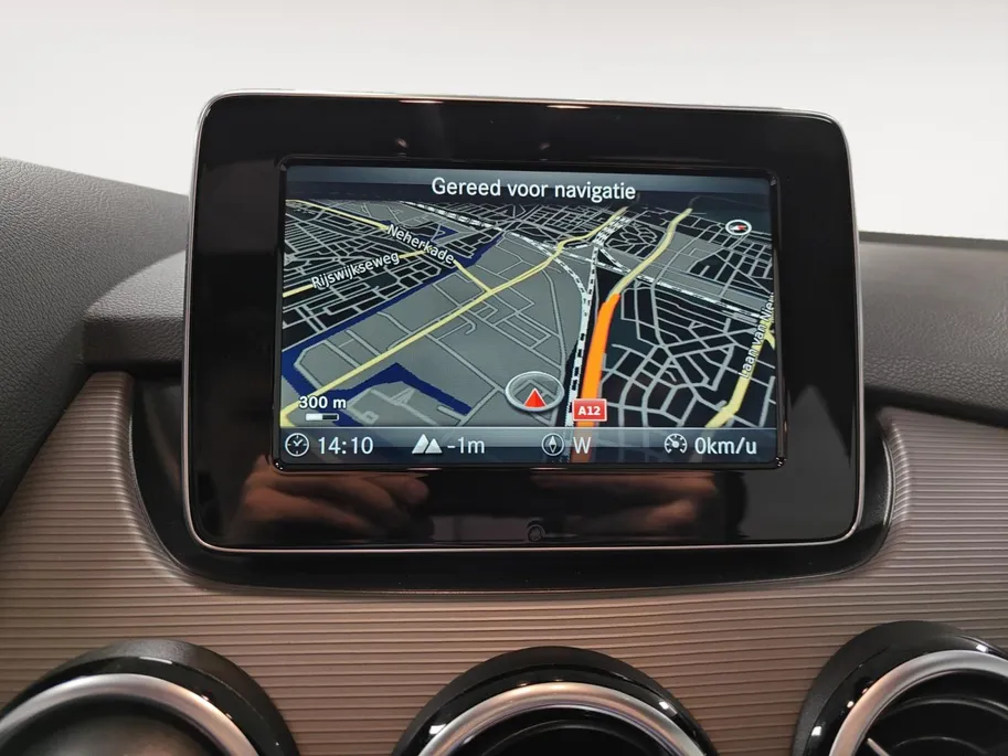Mercedes-Benz B-Klasse 180 Ambition AUTOMAAT NAVI TREKHAAK LM VELGEN SCHUIFKANTELDAK HOGE INSTAP CRUISE CONTROLE PARKEERSENSOREN XENON VERLICHTING ZEER MOOIE AUTO