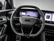 Audi Q5 e-hybrid quattro S edition Competition 367 PK · Panorama dak · Trekhaak elek. wegklapbaar · bijrijdersdisplay · 21' LM Velgen