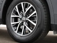 Volkswagen Tiguan 1.4 TSI eHybrid 245pk DSG Life Business · Camera · Inklap. Trekhaak · Stuur- & Stoelverwarming · Apple/Android Car Play · Elek. Achterklep ·