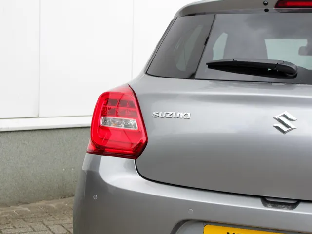 Suzuki Swift 1.2 Style Smart Hybrid Automaat | Navi | Adap. Cruise | Clima | Camera | Lm-Velgen