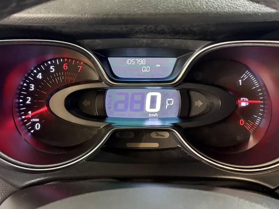 Renault Captur 120PK TCe Intens Automaat | Trekhaak | Navi | LM Velgen Hoogglans Zwart | Camera | Parkeersensoren | Full LED | Climate Control | Cruise Control | Keyless Entry | Elektrische Ramen & Spiegels | Licht & Regen Sensor |