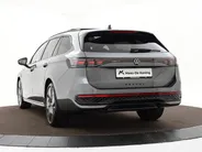 Volkswagen Passat Variant R-Line Edition 1.5 eHybrid 272 PK versn. DSG · Assistance Pakket Plus · Black Style Pakket Plus · Multimedia Pakket Plus · Trekhaak inklapbaar, met elektrische ontgrendeling, incl. Trailer Assist ·