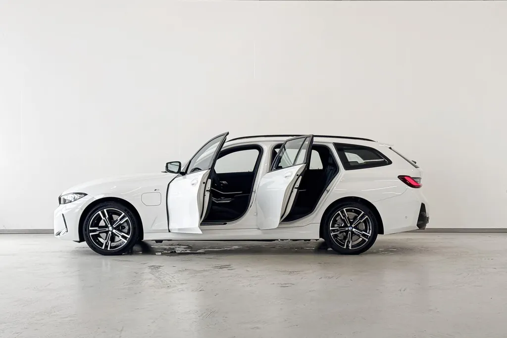 BMW 3 Serie Touring 330e Comfort Pack M Sport Edition M Sportpakket