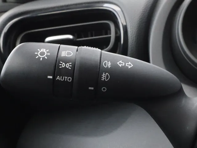 Toyota Yaris 1.5 Hybrid Dynamic Limited | Stoelverwarming | Parkeersensoren