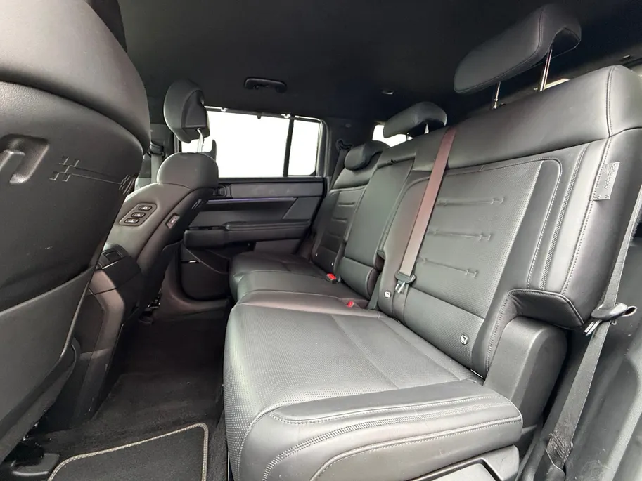 Hyundai Santa Fe 1.6 T-GDI PHEV Black Line 4WD 7-zitter 251PK | 62km WLTP elektrisch | Navigatie | Apple Carplay & Android Auto | Adaptive cruise control | Climate control | 360 camera | Stoelventilatie & verwarming | Stuurverwarming |