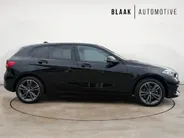 BMW 1 Serie Limousine 118i Sport Line Apple/Android draadloos | Automaat | Climate Con