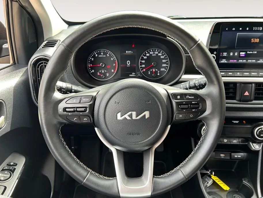 Kia Picanto 1.0 DPi DynamicPlusLine | Apple Carplay / Android Auto | Navigatiesysteem | Lichtsensor | Parkeersensoren + Camera Achter | Cruise Control | Climate Control | 15' Lichtmetalen Velgen