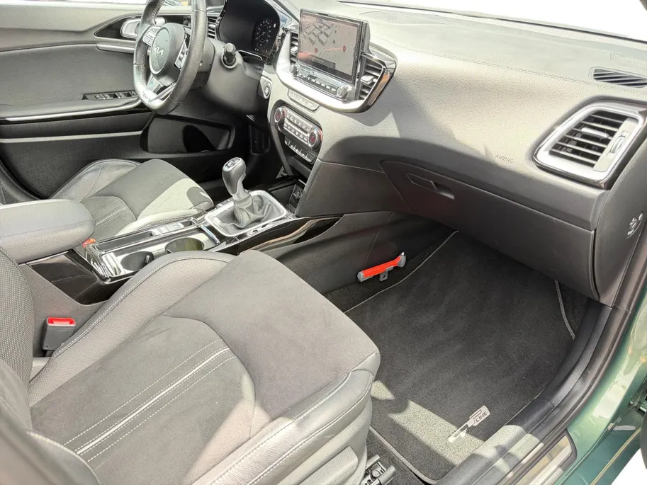 Kia ProCeed 1.5 T-GDi GT-Line 1e Eigenaar | Dealer onderhouden | Open dak | Stoel & Stuur verwarming | Navigatie | Apple CarPlay & Android Auto | Fabrieksgarantie 13-10-2030 +3x 1 jaar* | NAP