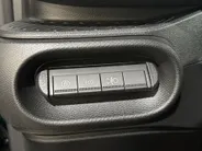 Renault Twingo Urban Range Techno 27.5 kWh Automaat | Demo - Beschikbaar per 01-10-2026 | Armsteun | Camera | Parkeersensoren | Climate Control | Full LED | Adaptive Cruise Control | Navigatie | 18' Lichtmetalen Velgen |