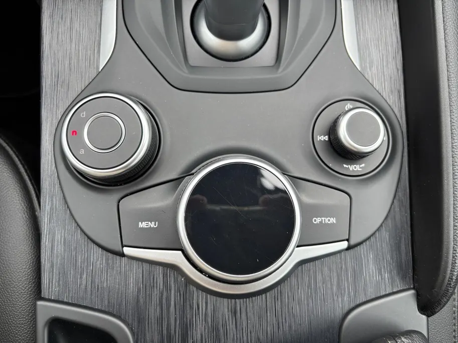 Alfa Romeo Giulia 2.0T B-Tech | 200PK | 19 INCH | AD.CRUISE | CAMERA | STOEL & STUURVERWARMING | CARPLAY |