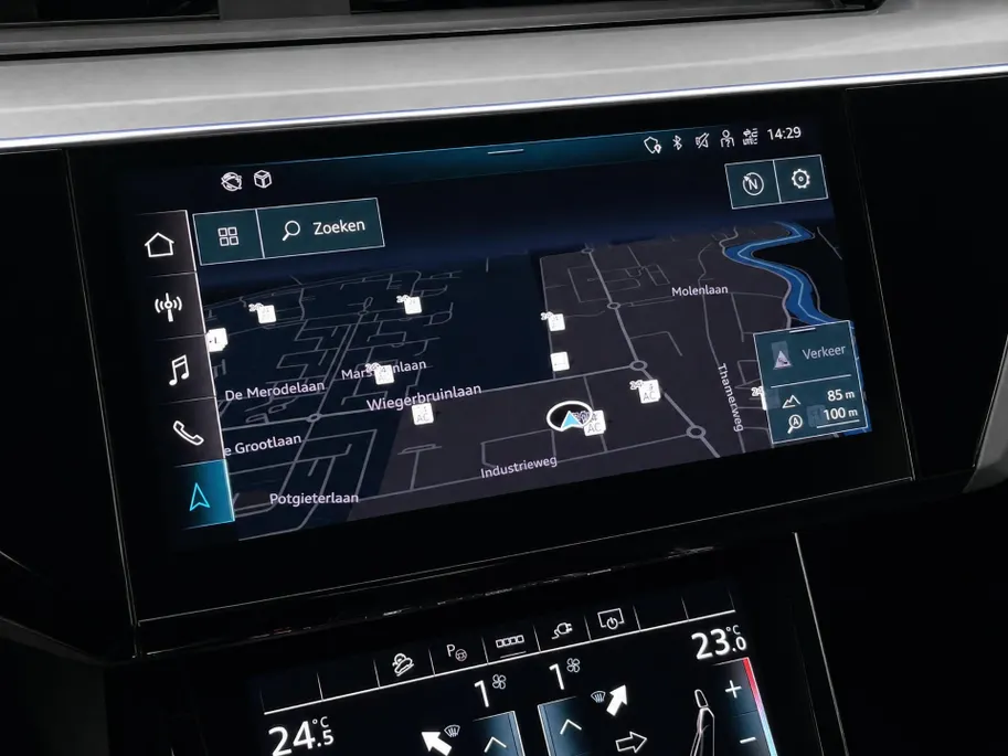 Audi e-tron 55 408pk Quattro S edition 95 kWh · SOH 97,1% · Panoramadak · Camera · Luchtvering · Zwart Optiek Plus · 21'' Inch ·