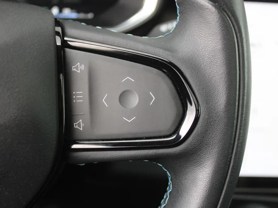 Lynk & Co 01 1.5 | PHEV | Trekhaak | Stoelverwarming | Elek. stoelverstelling + achterklep | Pano dak | Dodehoek detectie | Camera | 20' LM | HK Audio |