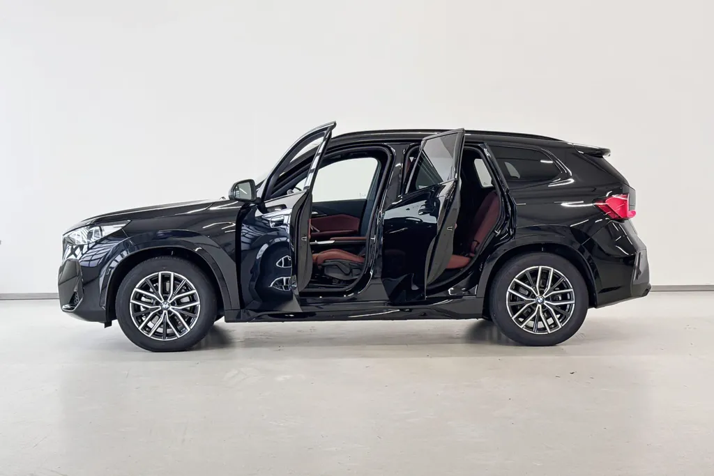 BMW iX1 xDrive30 67 kWh