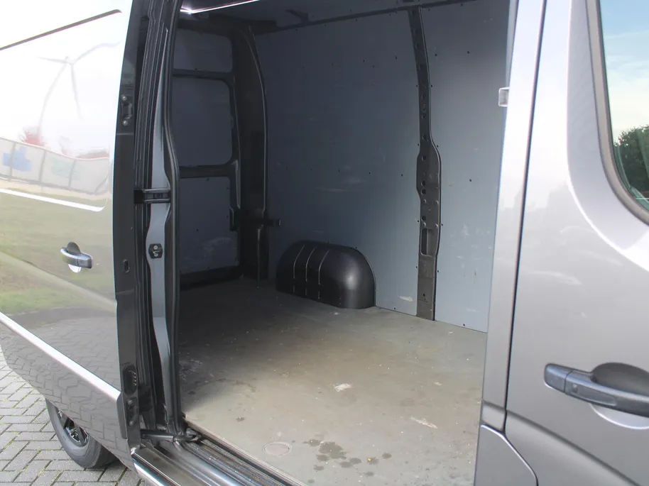 Renault Master T33 2.3 dCi L2H2 Stop & Start | Automaat | Trekhaak | Camera | Airco | Navi | Cruise | 16' LM | PDC | Licht-/regensensor | Volledig betimmerd |