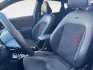 Hyundai Kona 1.6 GDI HEV N Line Sky | schuif-/kanteldak | Navi | Clima | 360 Camera | All Season banden | Stoel-/stuurverwarming | Elektrische achterklep