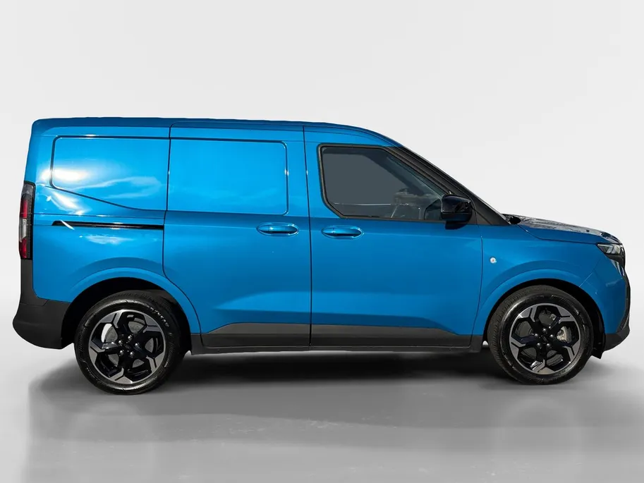 Ford E-Transit Cour. Limited 44 kWh | 1e eigenaar | Automaat | Trekhaak | Adapt. Cruise control | BLIS | Winter pack | Parkeersensoren voor en achter | Achteruitrijcamera | Navigatie | Apple carplay & Android auto | Fabrieksgarantie |