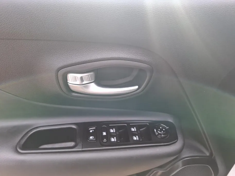 Jeep Renegade 4xe 240 Plug-in Hybrid Electric Limited | Parkeersensoren | Navi | Climate | Telefoon | LM Velgen |